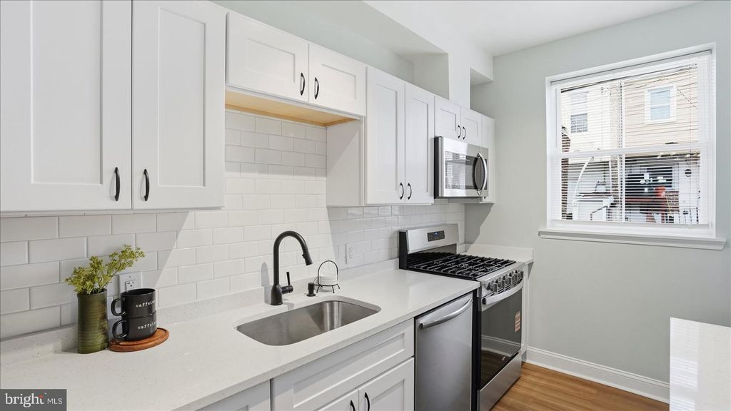 Image 13 of property listing at 502 N ROBINSON ST, Baltimore, MD 21205