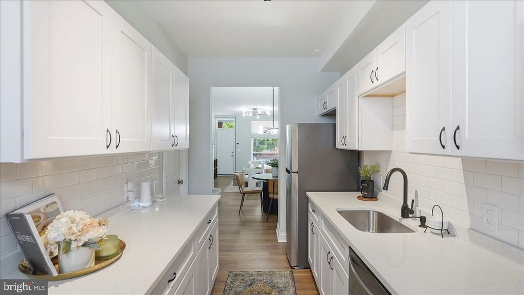 Image 15 of property listing at 502 N ROBINSON ST, Baltimore, MD 21205