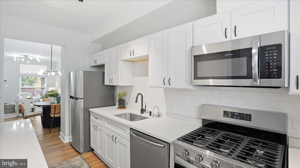Image 16 of property listing at 502 N ROBINSON ST, Baltimore, MD 21205