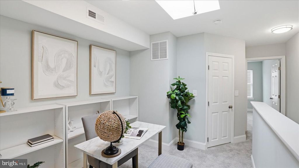 Image 26 of property listing at 502 N ROBINSON ST, Baltimore, MD 21205