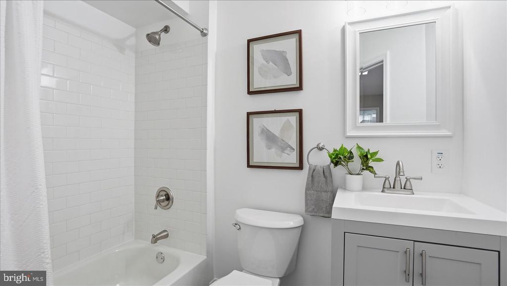 Image 27 of property listing at 502 N ROBINSON ST, Baltimore, MD 21205