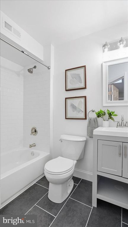 Image 28 of property listing at 502 N ROBINSON ST, Baltimore, MD 21205