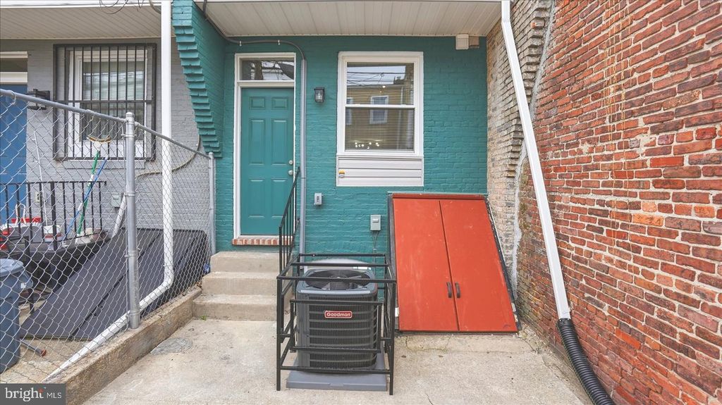 Image 33 of property listing at 502 N ROBINSON ST, Baltimore, MD 21205