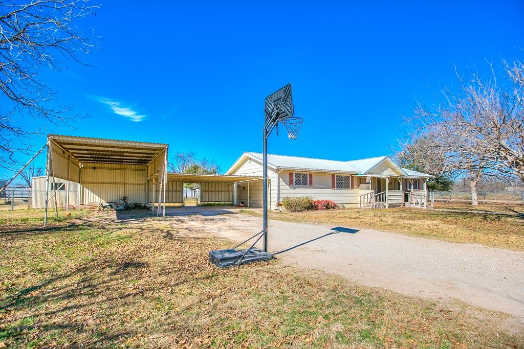 Image 7 of property listing at 7685 Gardenia Ave, San Angelo, TX 76901