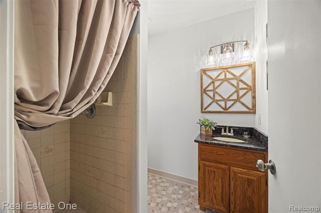 2202 Prescott Drive, Troy, MI 48083