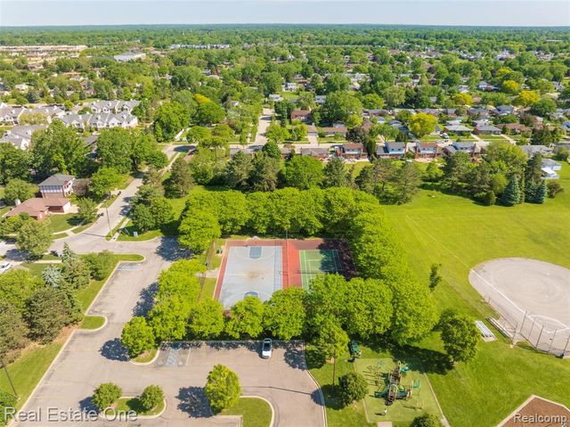2202 Prescott Drive, Troy, MI 48083