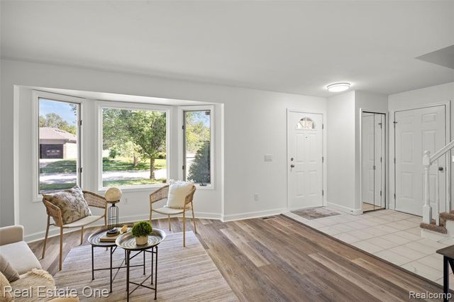 2202 Prescott Drive, Troy, MI 48083