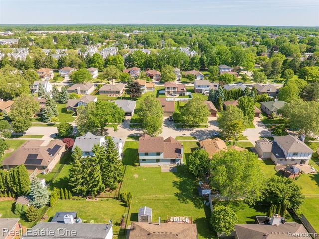 2202 Prescott Drive, Troy, MI 48083