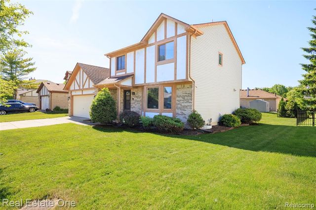 2202 Prescott Drive, Troy, MI 48083
