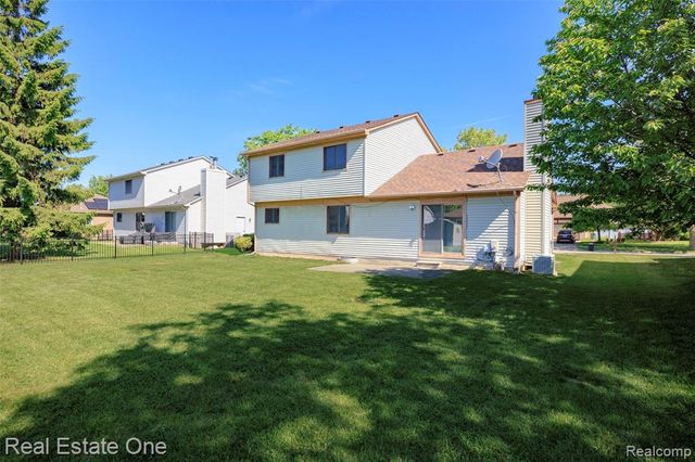 2202 Prescott Drive, Troy, MI 48083