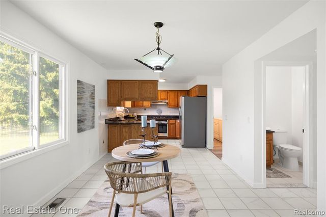 2202 Prescott Drive, Troy, MI 48083