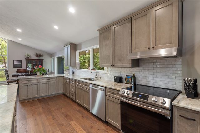 2120 Carter Lake Drive, College Station, TX 77845