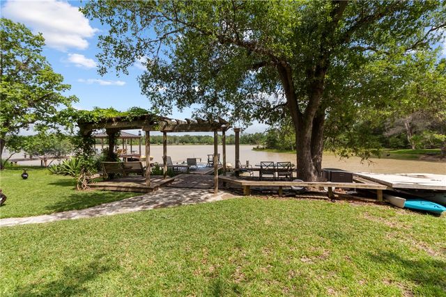 2120 Carter Lake Drive, College Station, TX 77845