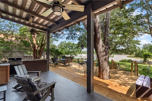 2120 Carter Lake Drive, College Station, TX 77845