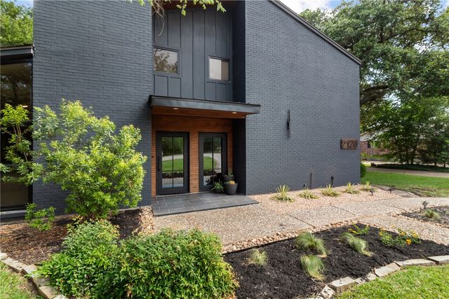 2120 Carter Lake Drive, College Station, TX 77845