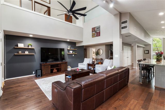 2120 Carter Lake Drive, College Station, TX 77845