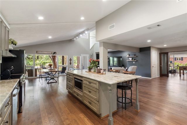 2120 Carter Lake Drive, College Station, TX 77845