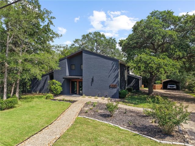 2120 Carter Lake Drive, College Station, TX 77845