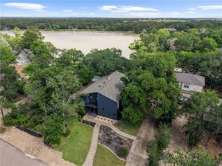2120 Carter Lake Drive, College Station, TX 77845