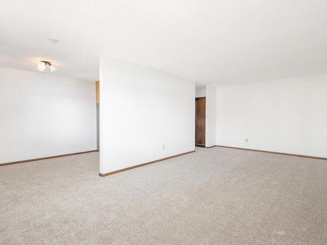 4101 Parklawn Avenue 130, Edina, MN 55435