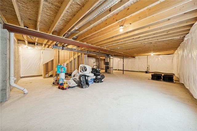 1021 Moria Ct, Penn Twp, PA 15623