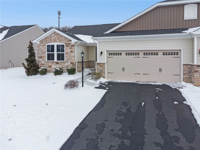 1021 Moria Ct, Penn Twp, PA 15623