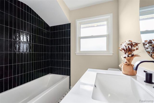 22635 California Street, Saint Clair Shores, MI 48080