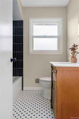 22635 California Street, Saint Clair Shores, MI 48080