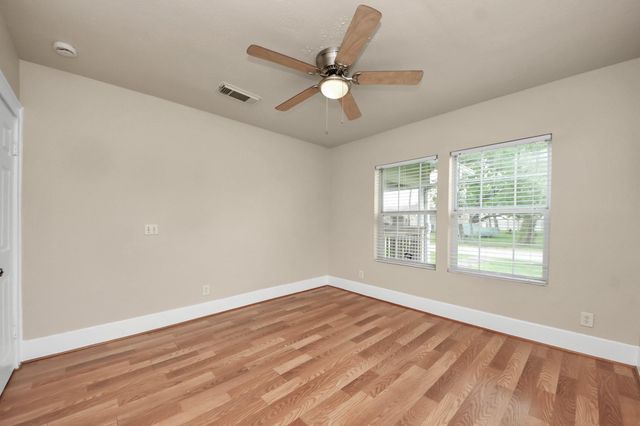 201 W Pitts Avenue, Pasadena, TX 77506