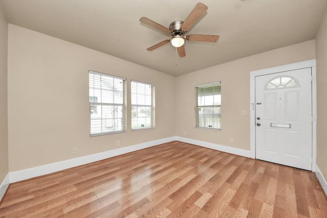 201 W Pitts Avenue, Pasadena, TX 77506