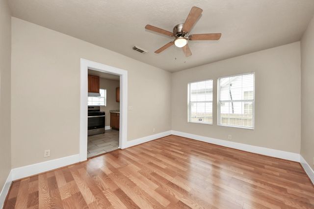 201 W Pitts Avenue, Pasadena, TX 77506