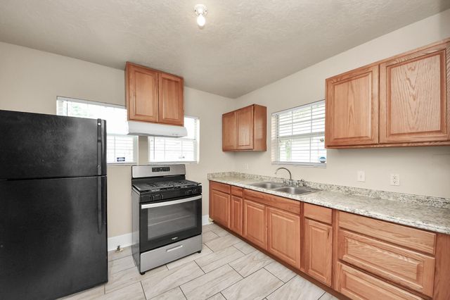 201 W Pitts Avenue, Pasadena, TX 77506