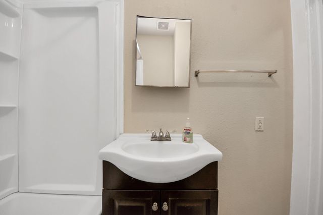 201 W Pitts Avenue, Pasadena, TX 77506