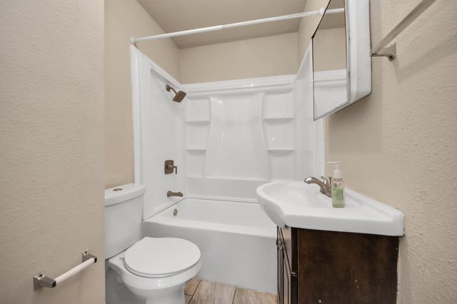 201 W Pitts Avenue, Pasadena, TX 77506