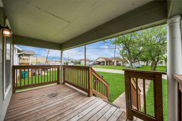 201 W Pitts Avenue, Pasadena, TX 77506