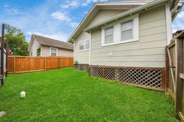 201 W Pitts Avenue, Pasadena, TX 77506