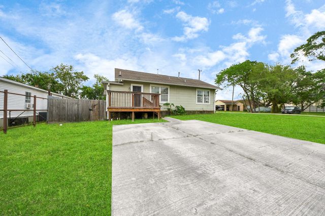 201 W Pitts Avenue, Pasadena, TX 77506