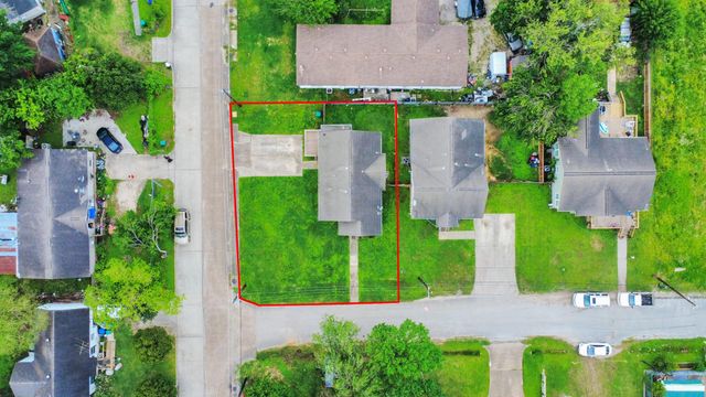 201 W Pitts Avenue, Pasadena, TX 77506