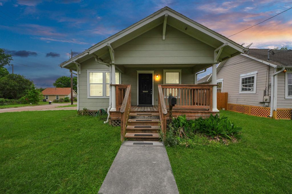 201 W Pitts Avenue, Pasadena, TX 77506