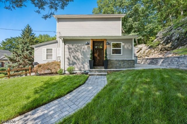 26 Oak St, Bloomingdale Boro, NJ 07403
