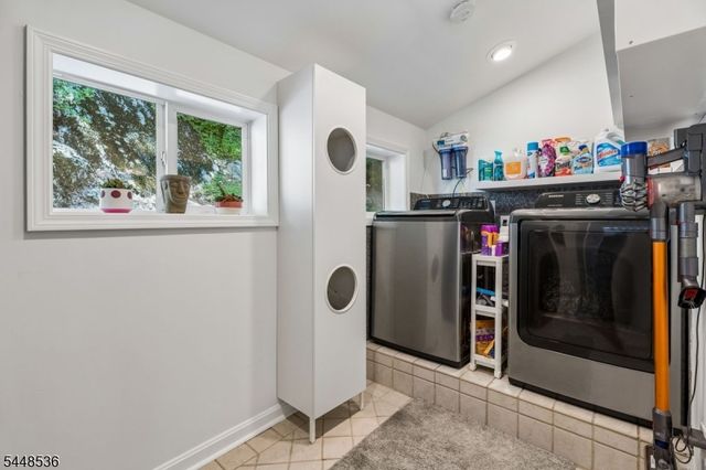 26 Oak St, Bloomingdale Boro, NJ 07403