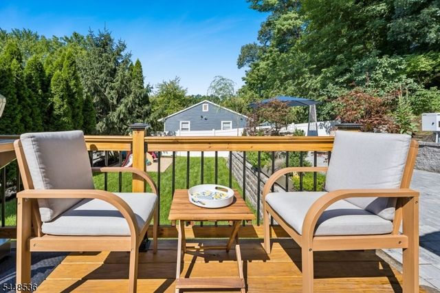 26 Oak St, Bloomingdale Boro, NJ 07403