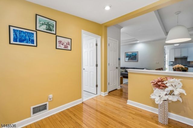26 Oak St, Bloomingdale Boro, NJ 07403