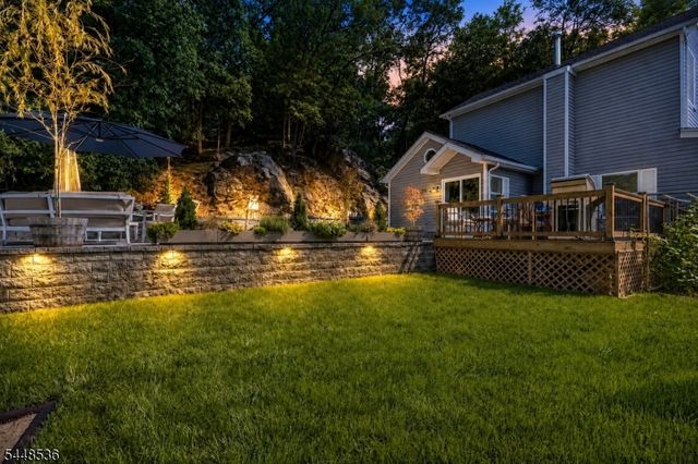 26 Oak St, Bloomingdale Boro, NJ 07403