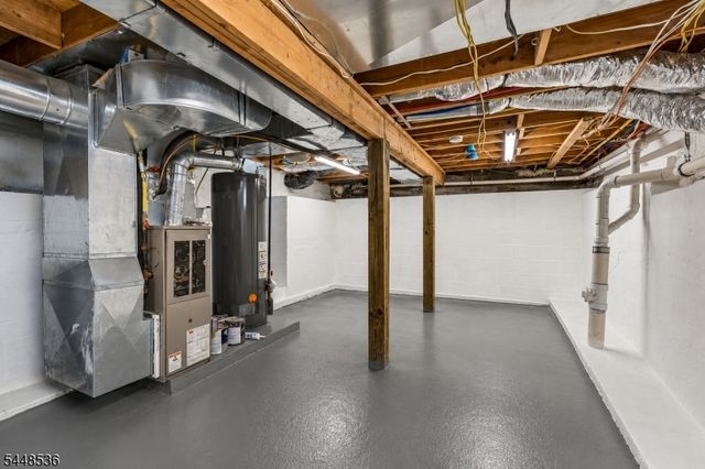 26 Oak St, Bloomingdale Boro, NJ 07403