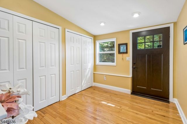 26 Oak St, Bloomingdale Boro, NJ 07403