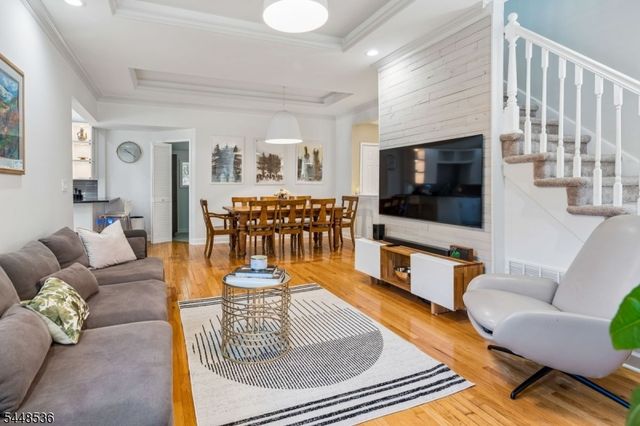26 Oak St, Bloomingdale Boro, NJ 07403