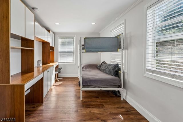 26 Oak St, Bloomingdale Boro, NJ 07403