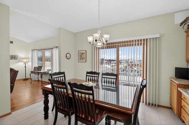 1234 Hummingbird Circle, Waterloo, IA 50702