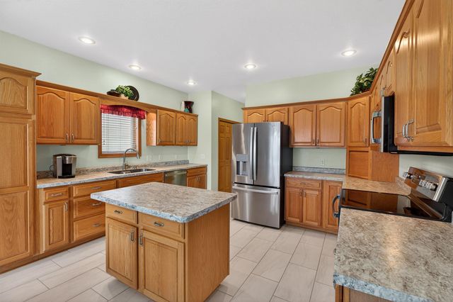 1234 Hummingbird Circle, Waterloo, IA 50702